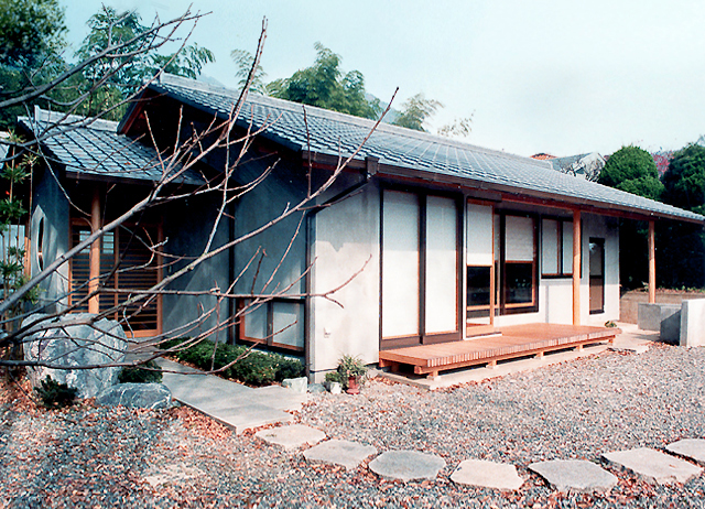 平屋建て,モルタル壁