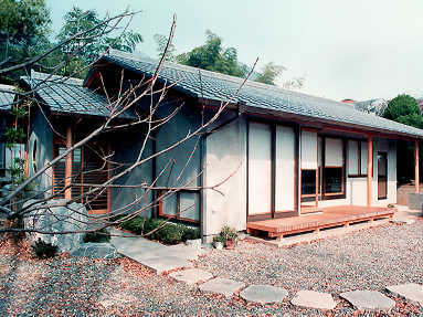 和風平屋・丘に建つ段々の家